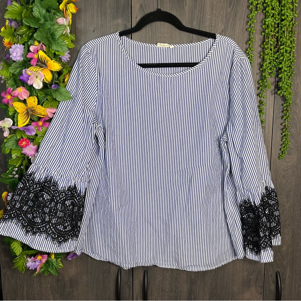 🌼3/$30🌼Messini Stripped Bell Sleeve Blouse Size XL
